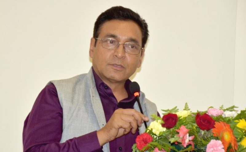 टाेपबहादुरलाई कारबाही गर्न एमाले नेताहरूकाे माग, ओलीले मानेनन्